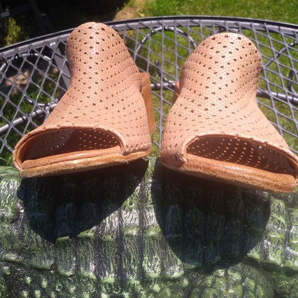 Vero Cuoio L'idea Laser cut Tan Mules - Picture 8 of 16